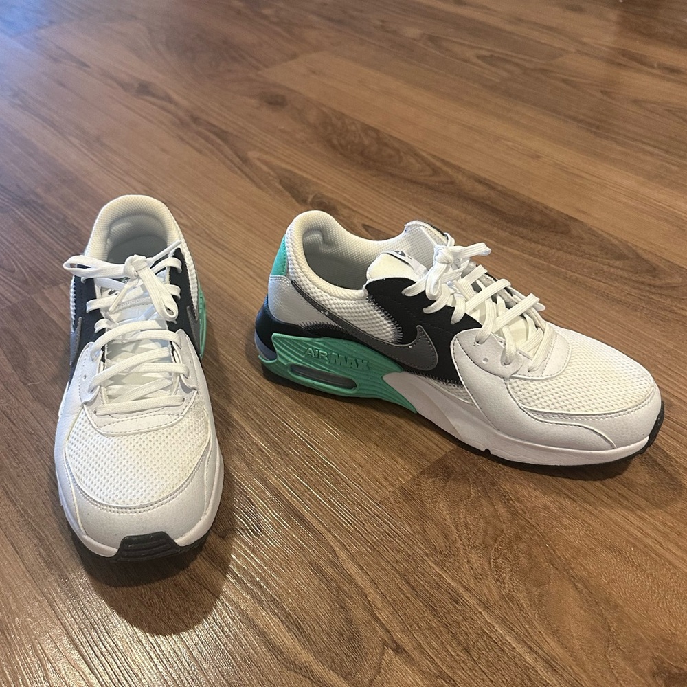 Women’s Nike Air Max size 8.5